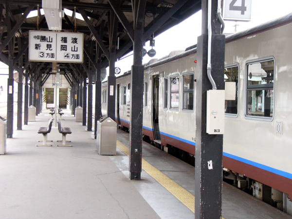 低いままの津山駅ホーム